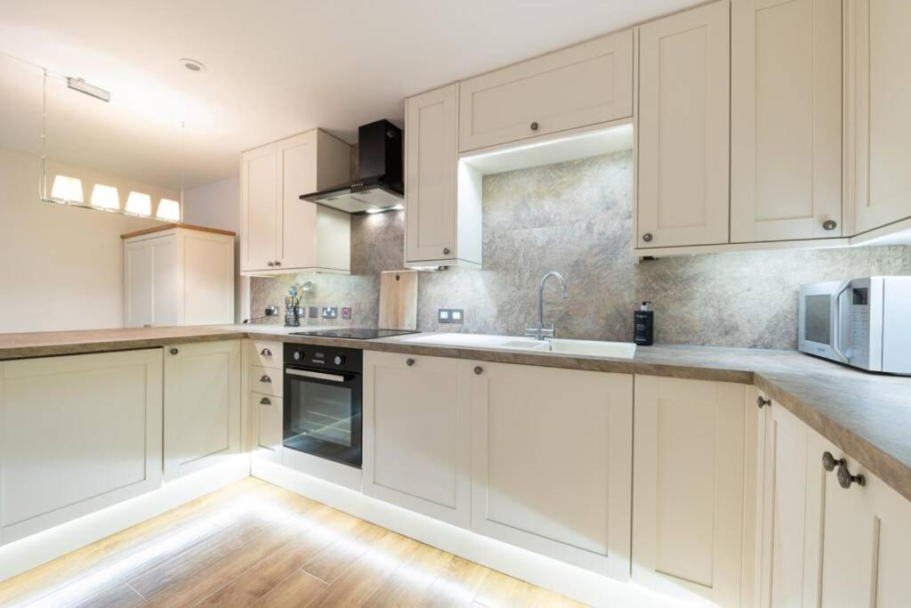 Burlington Place, Shrewsbury. 2 Bedroom, Private Parking, 5 Minutes From Town Kültér fotó