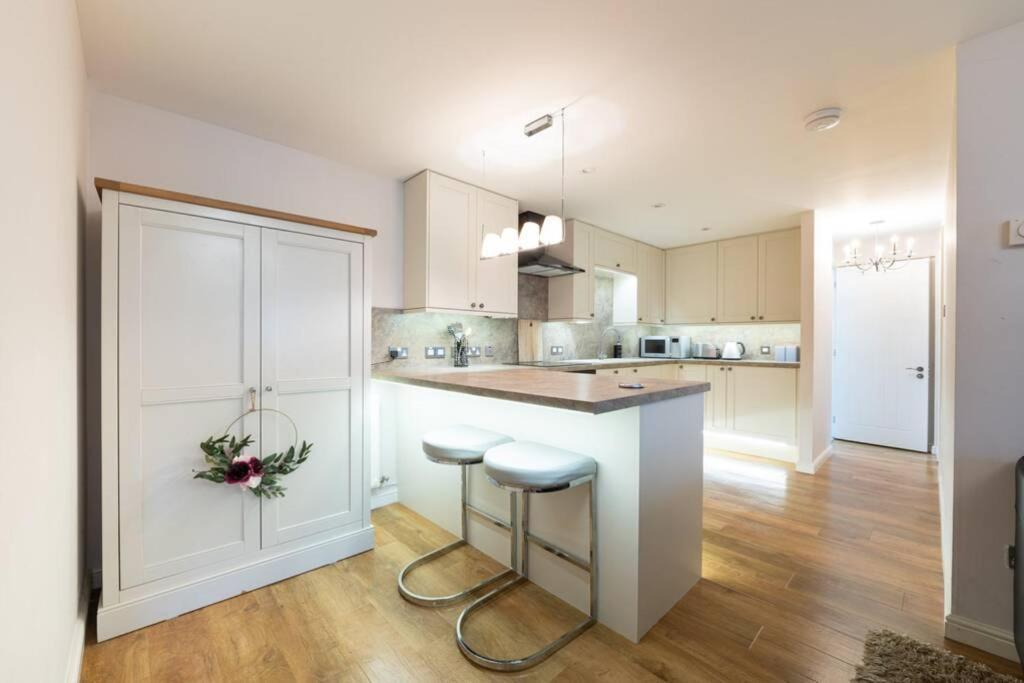 Burlington Place, Shrewsbury. 2 Bedroom, Private Parking, 5 Minutes From Town Kültér fotó